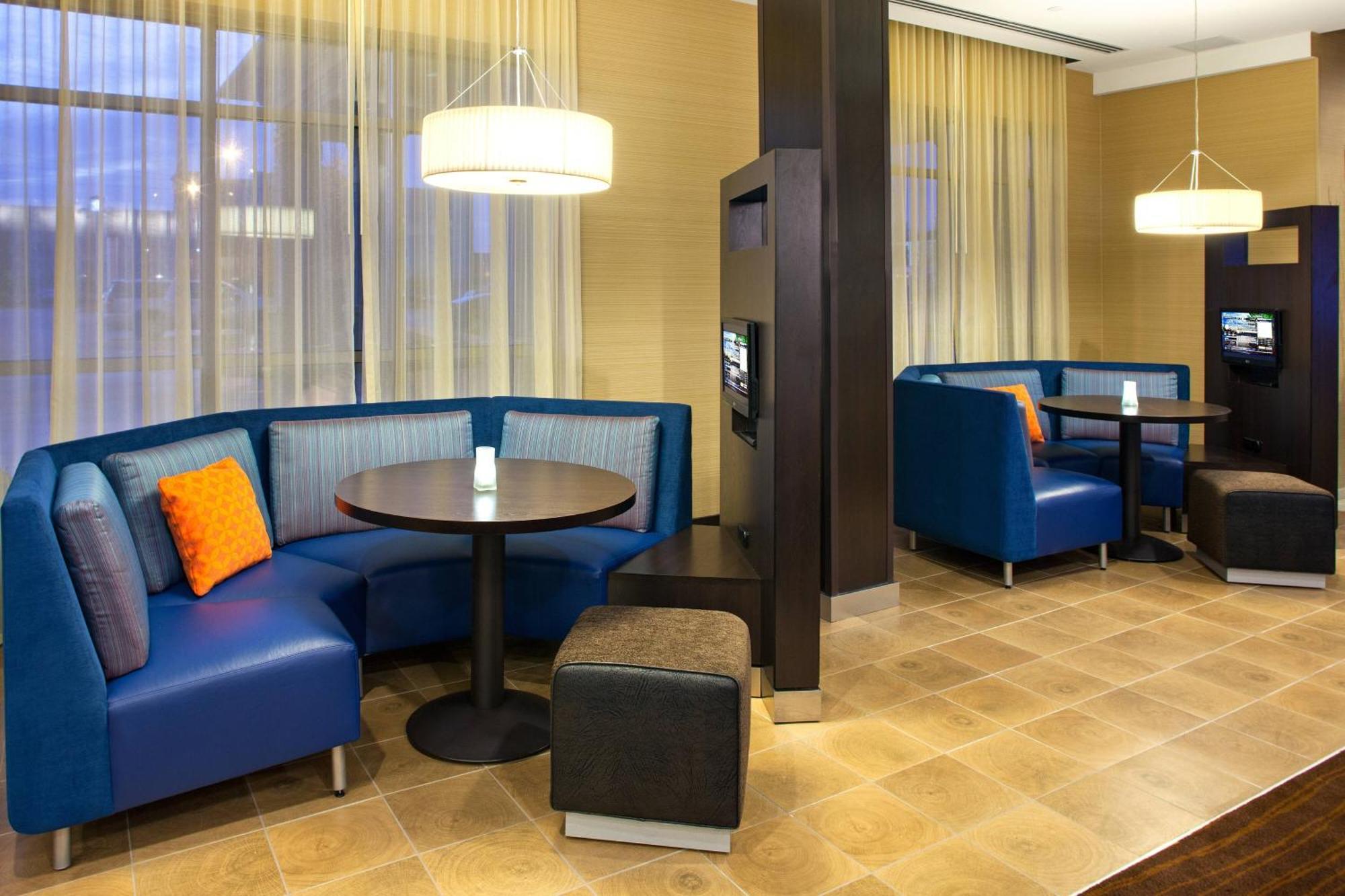 Courtyard By Marriott London Hotell Exteriör bild